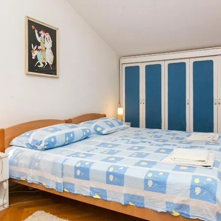 Harlekin- One-bedroom With Sea View