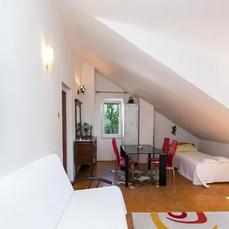 Harlekin- One-bedroom With Sea View 公寓 *